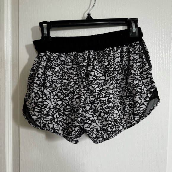 Unique Lululemon athletic shorts - Picture 2 of 3